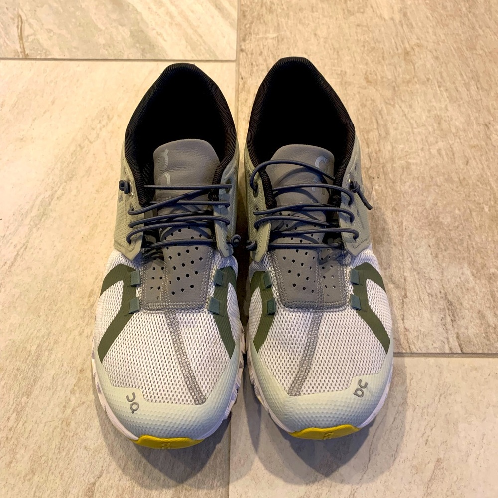 ON Cloud 70/30 running sneaker. Great used condition. Size 8!